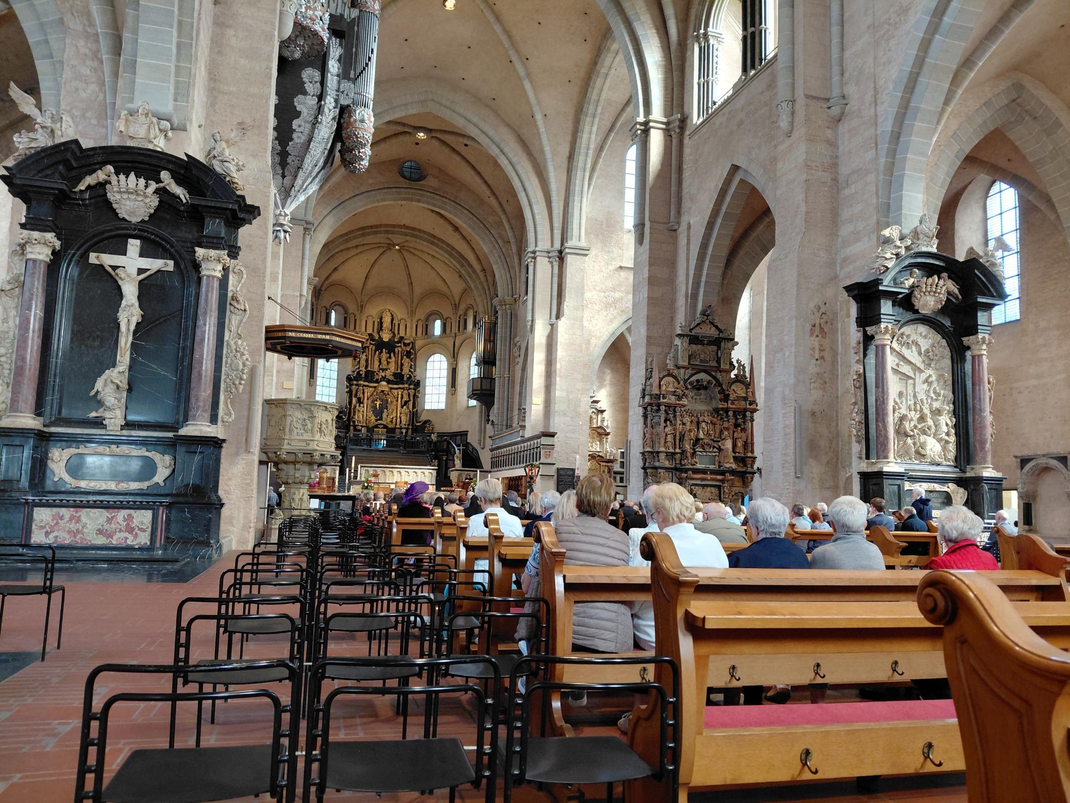 Messa pontificale nel Duomo in occasione della solenne apertura della 26ª edizione degli Heilig-Rock-Tage