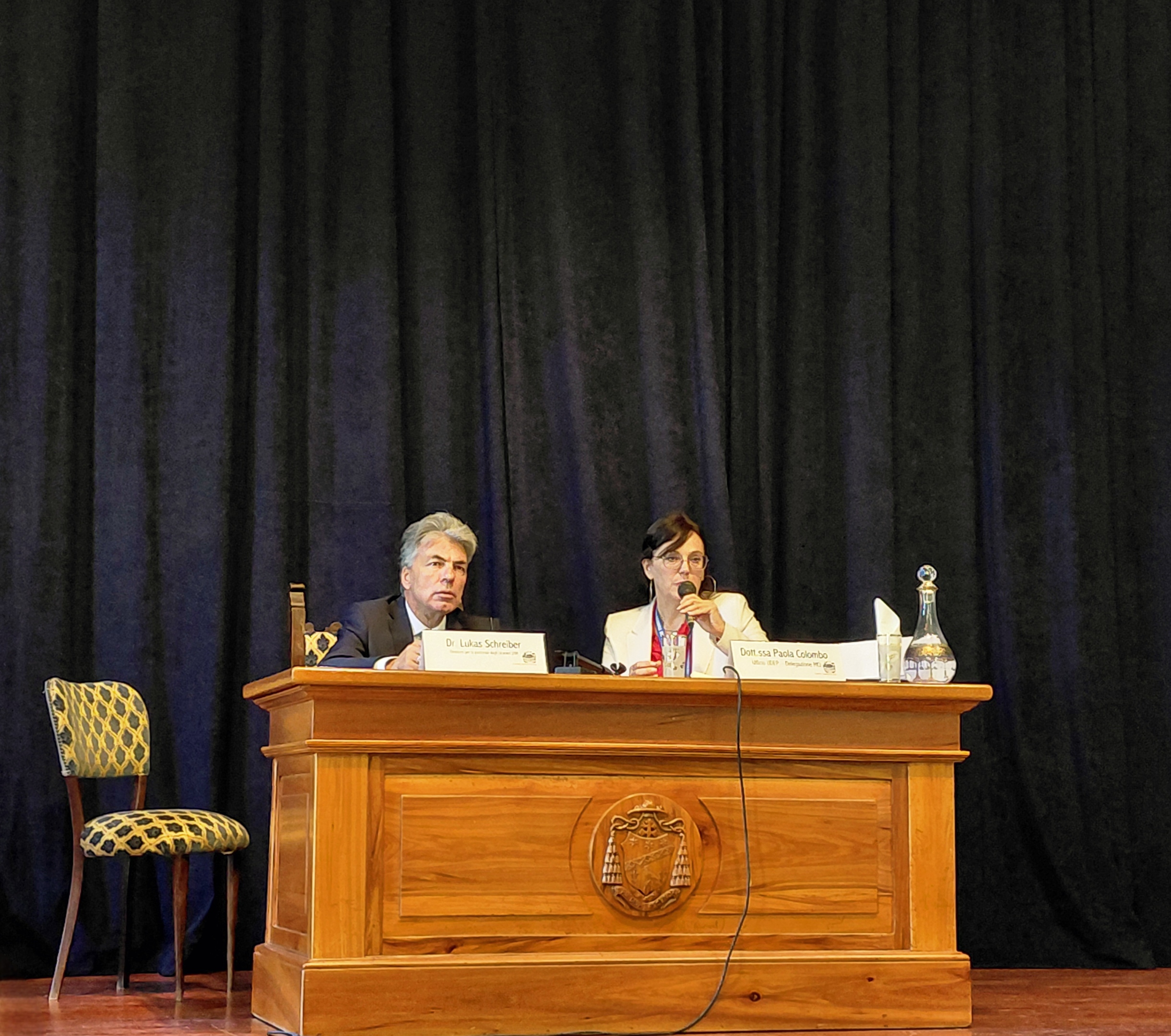 Gli interventi del Dr. Schreiber, moderati dalla dott.ssa Paola Colombo (c) MCI Saar Gli interventi del Dr. Schreiber, moderati dalla dott.ssa Paola Colombo