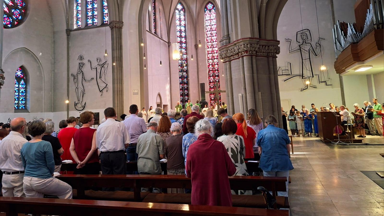 Messa solenne nella chiesa St.Josef in occasione della celebrazione di saluto a Father Anthony