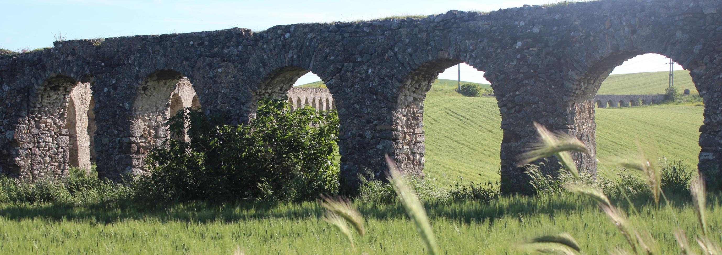 Paesaggio con acquedotto