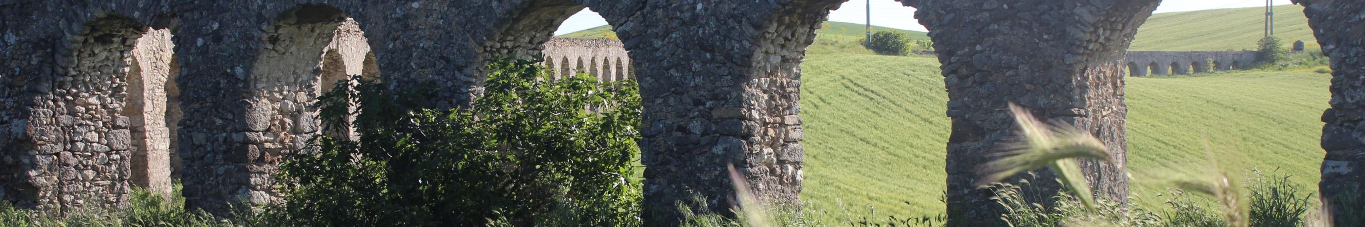 Paesaggio con acquedotto