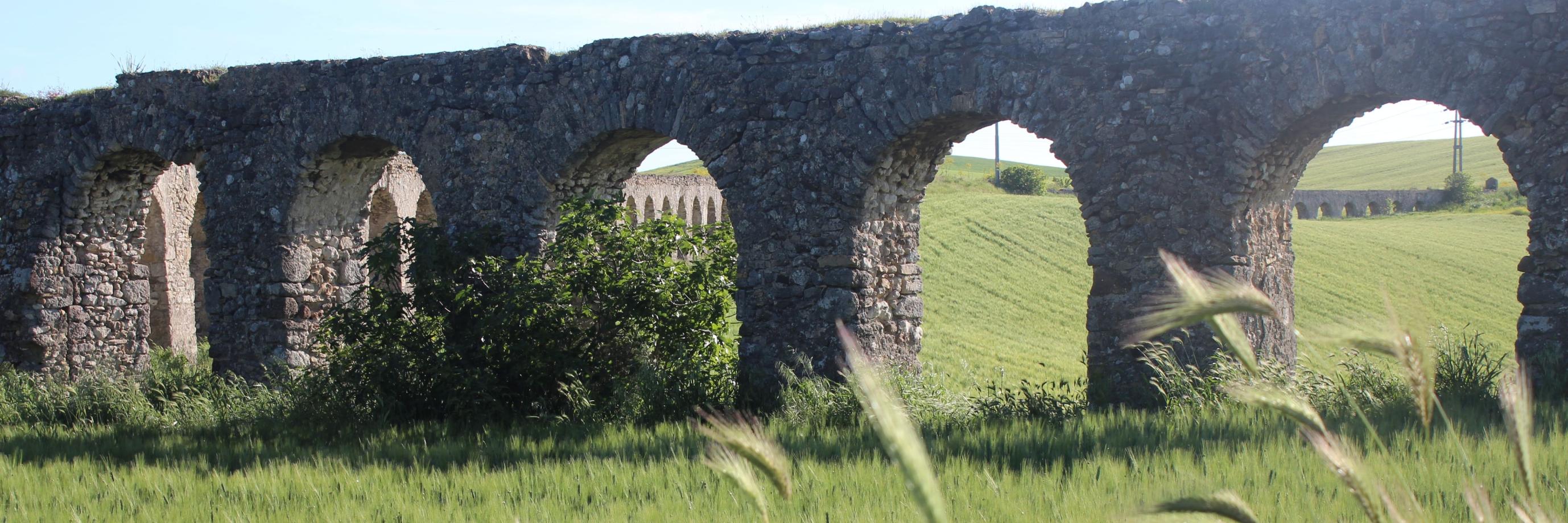 Paesaggio con acquedotto