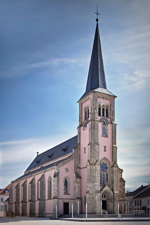 Kirche-St.-Maximin-seitlich